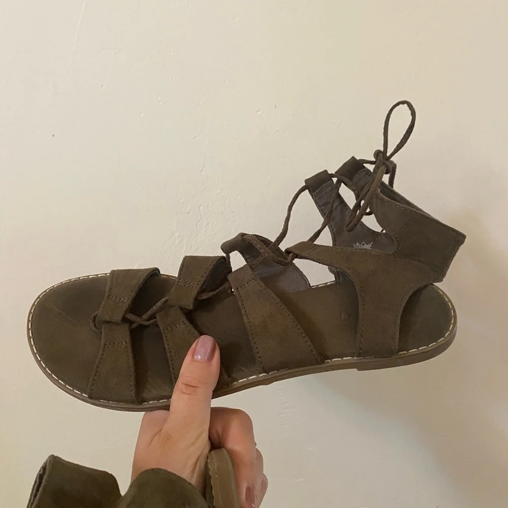FAUX SUEDE OLD NAVY FLAT WOMENS GLADIATOR SANDALS SIZE 8 BOHEMIAN SUMMER